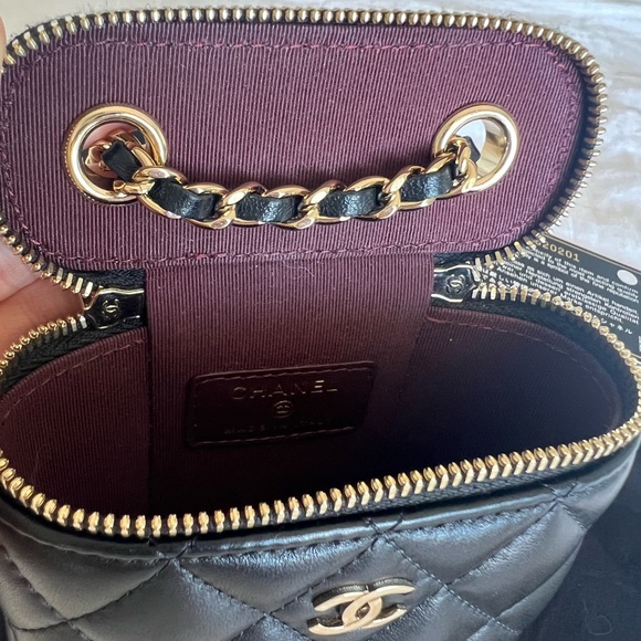 Chanel Lambskin Small Vanity Case with Chain Black Leather Gold Hardware - Picture 4 of 8
